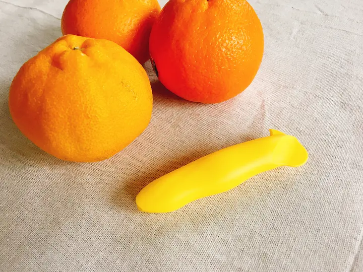 これはおすすめ 貝印の 柑橘皮むき でオレンジの皮がストレスなくむける トクバイニュース